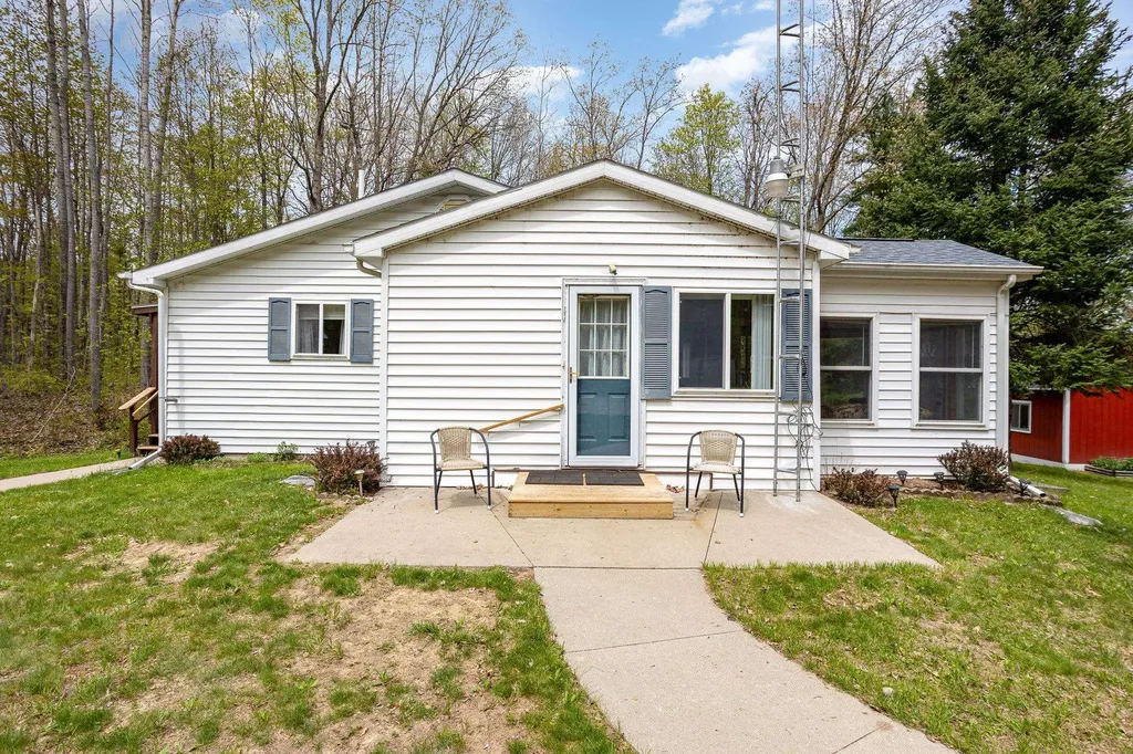6924 Leslie Street Plainfield Township MI 48739