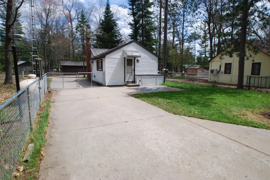 2221 Buhlman Drive Foster Township MI 48661