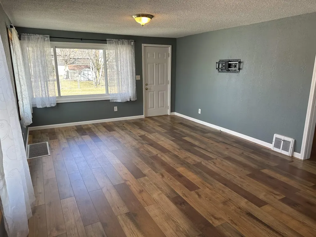 413 W 4th Street Pinconning Township MI 48650