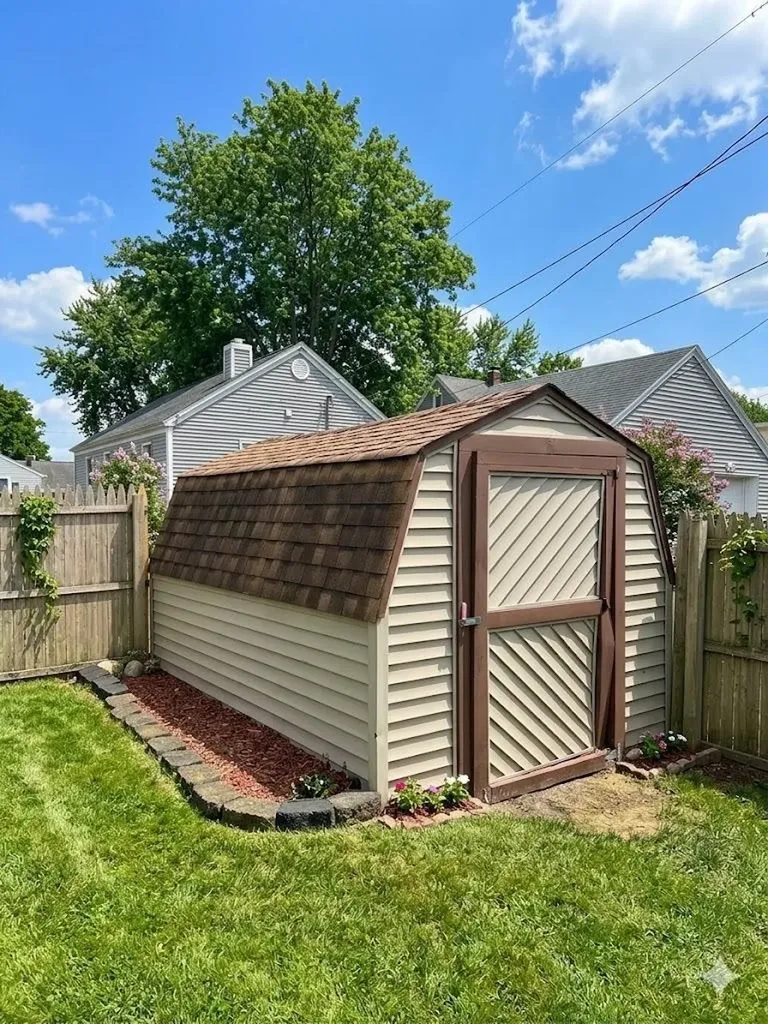 413 W 4th Street Pinconning Township MI 48650