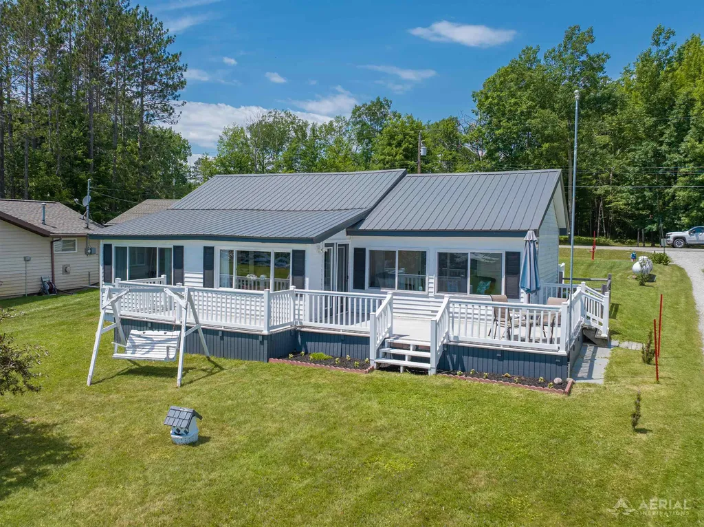 8483 Lakeview Plainfield Township MI 48739