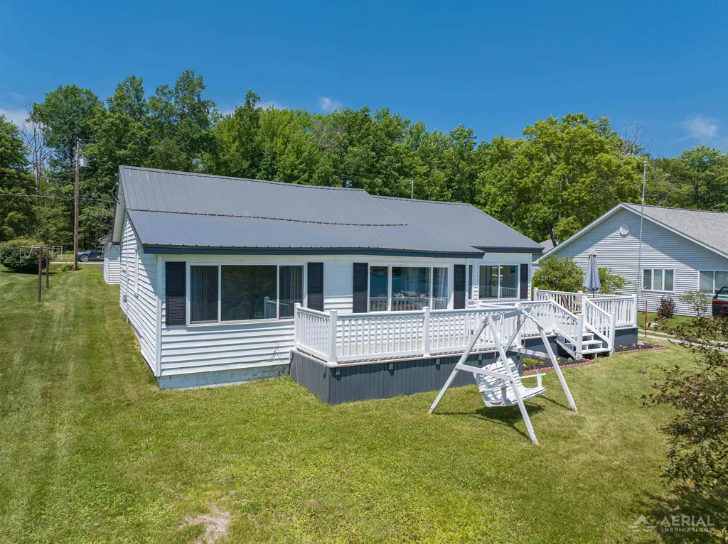 8483 Lakeview Plainfield Township MI 48739