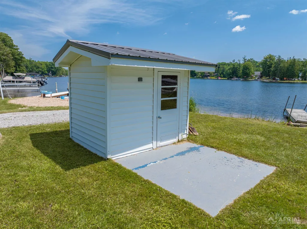 8483 Lakeview Plainfield Township MI 48739