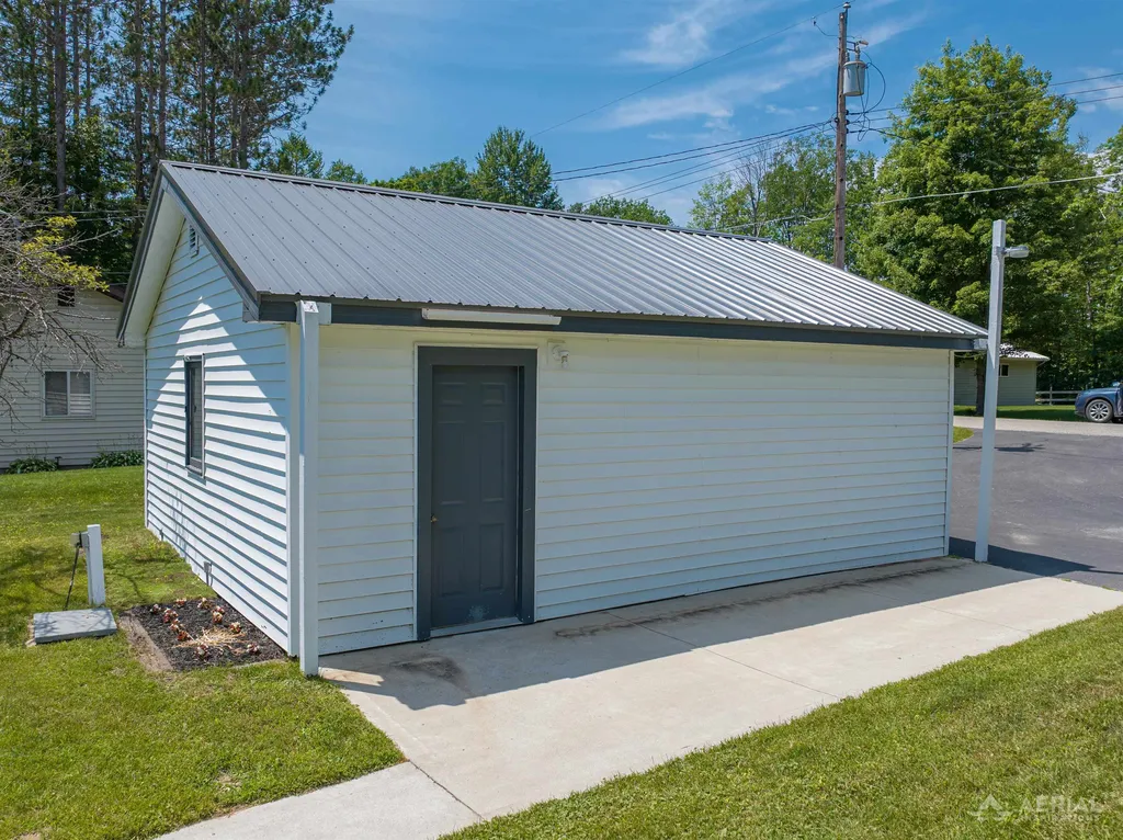 8483 Lakeview Plainfield Township MI 48739