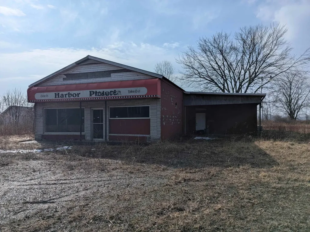 2416 E Huron Road Au Gres Township MI 48703