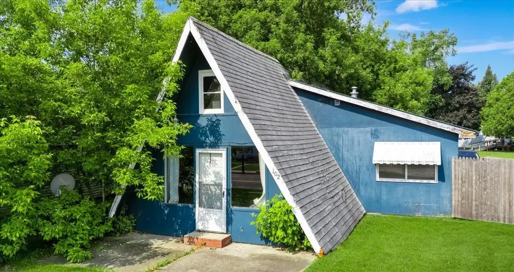100 & 102 S Bullock Street Burleigh Township MI 48770