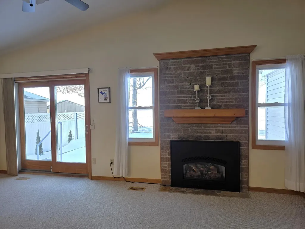228 Maple Drive Unknown City MI 48730