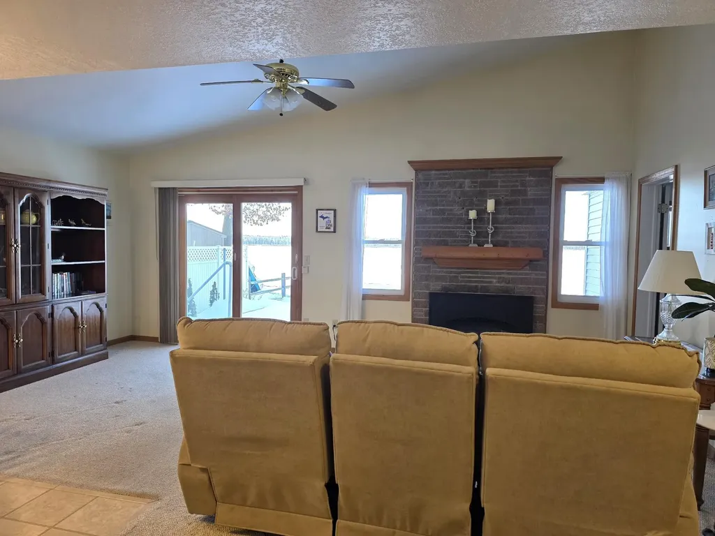 228 Maple Drive Unknown City MI 48730