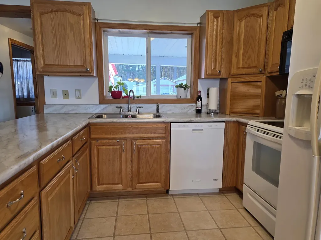 228 Maple Drive Unknown City MI 48730