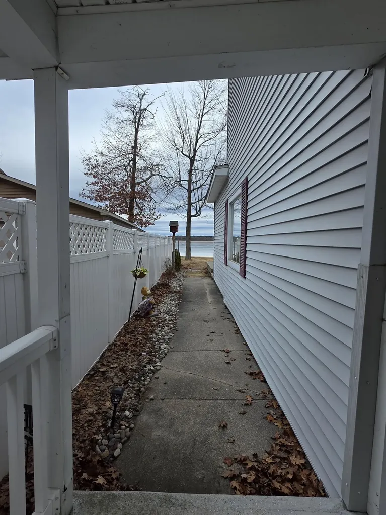 228 Maple Drive Unknown City MI 48730