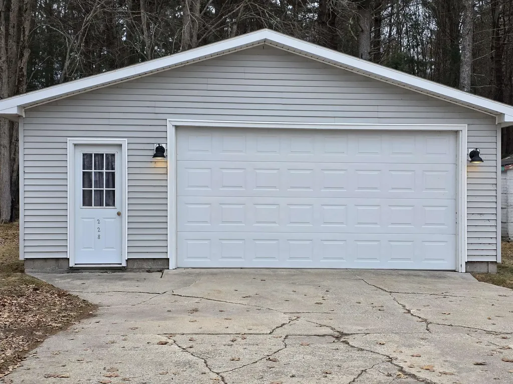 228 Maple Drive Unknown City MI 48730