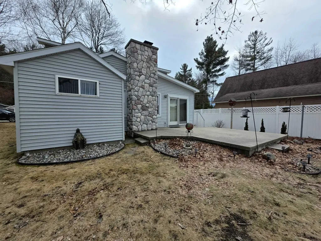 228 Maple Drive Unknown City MI 48730