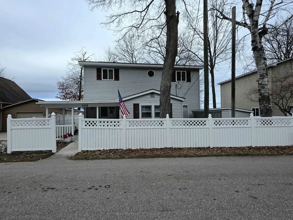 228 Maple Drive Unknown City MI 48730