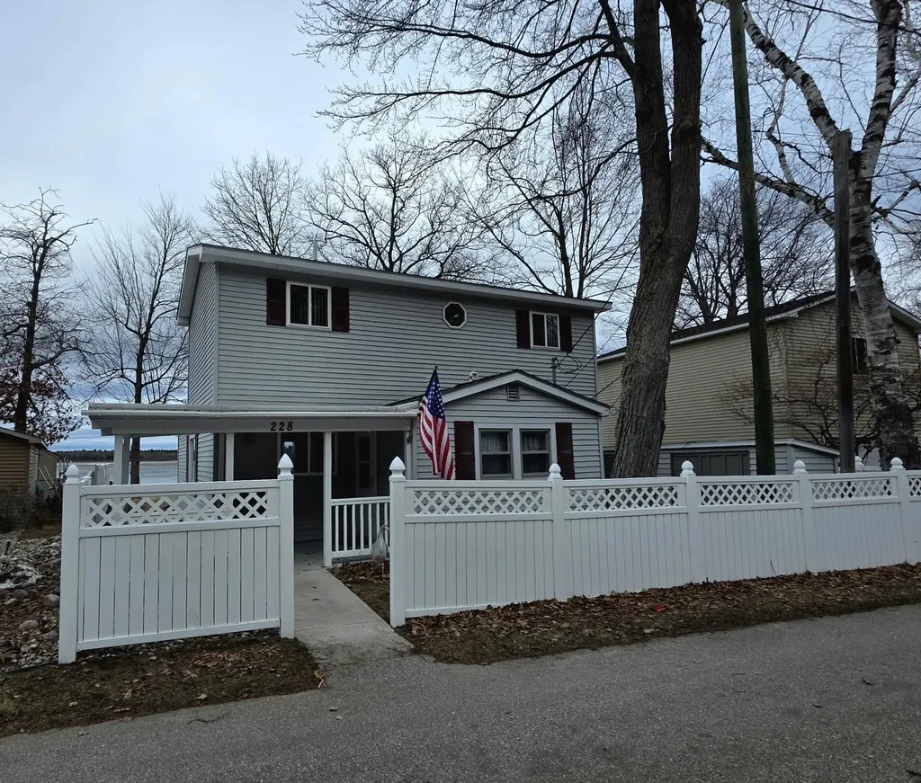 228 Maple Drive Unknown City MI 48730