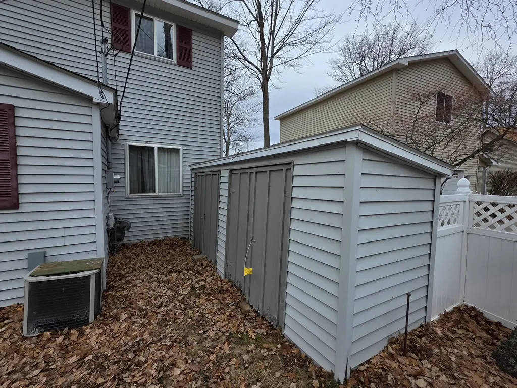 228 Maple Drive Unknown City MI 48730