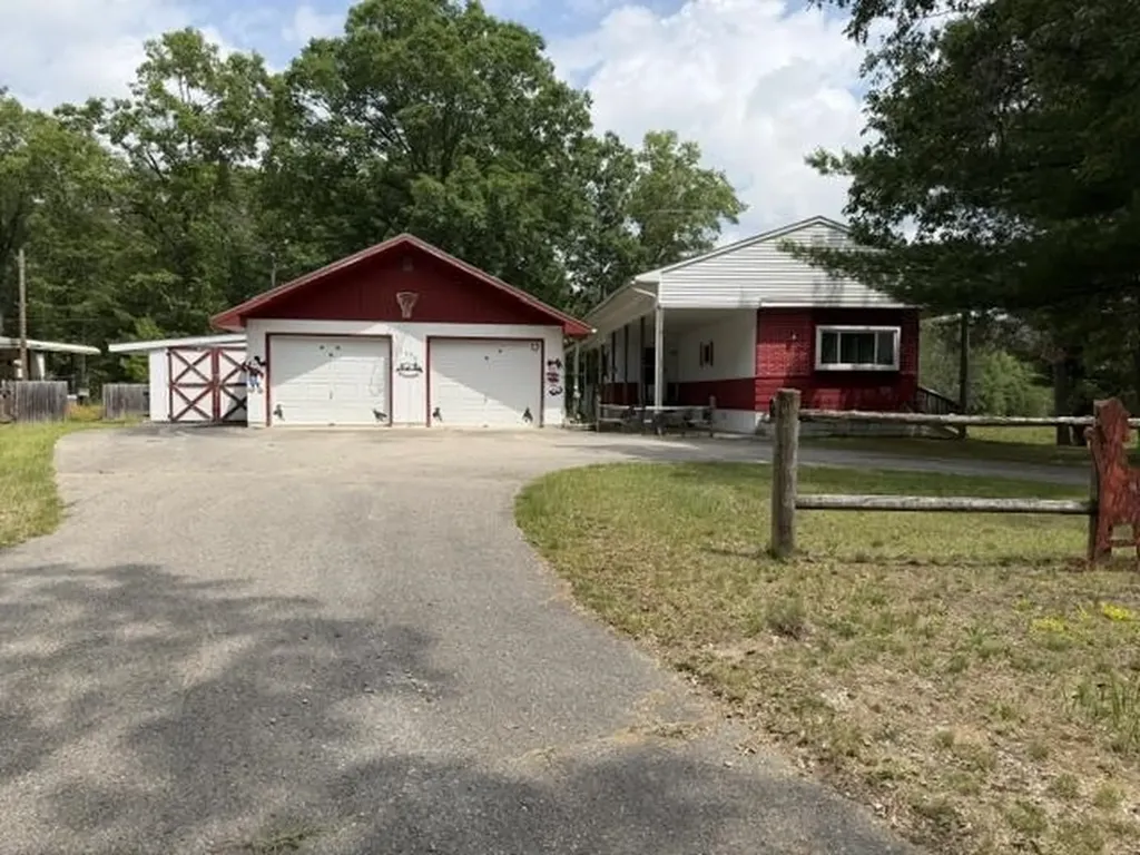 1690 Buena Vista Avenue Grant Township MI 48748