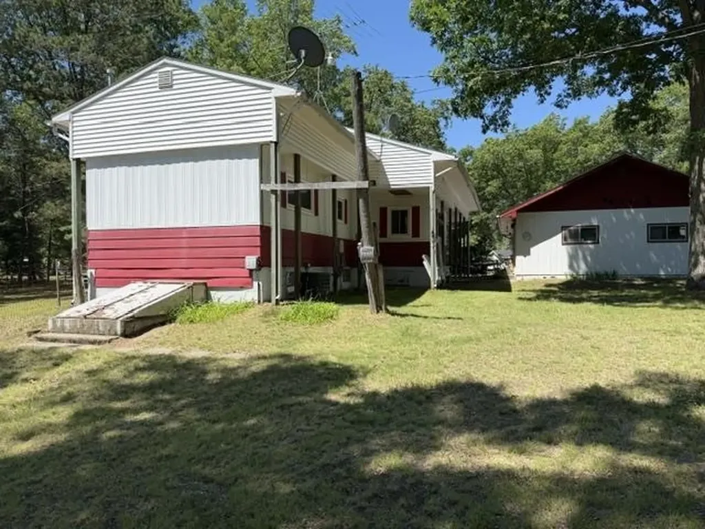 1690 Buena Vista Avenue Grant Township MI 48748