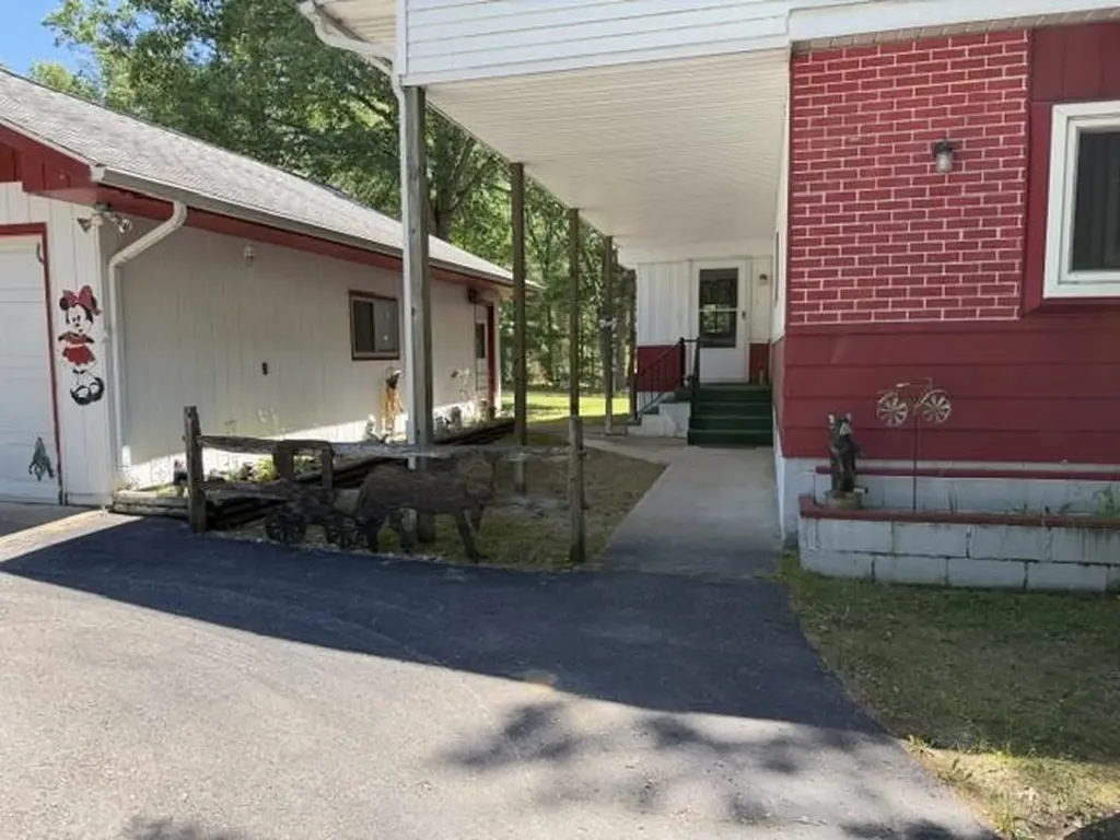 1690 Buena Vista Avenue Grant Township MI 48748