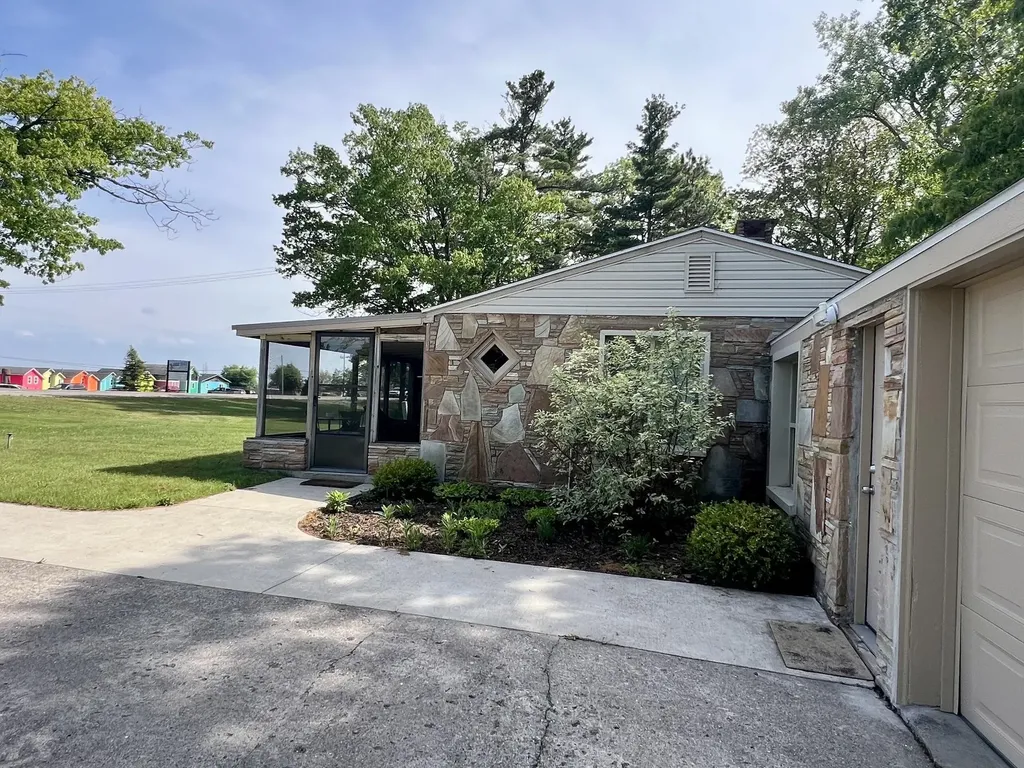 3325 N Us-23 N Oscoda Charter Township MI 48750
