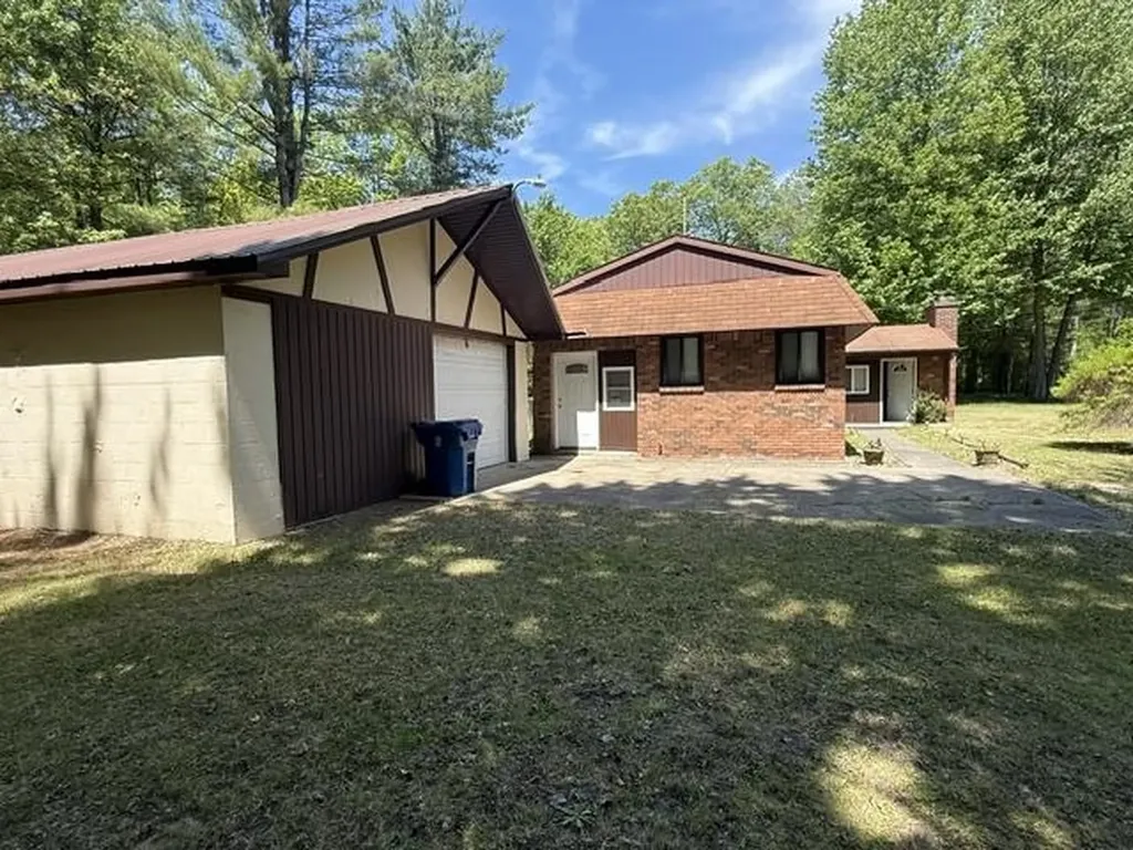 318 Coventry Drive Roscommon Township MI 48629