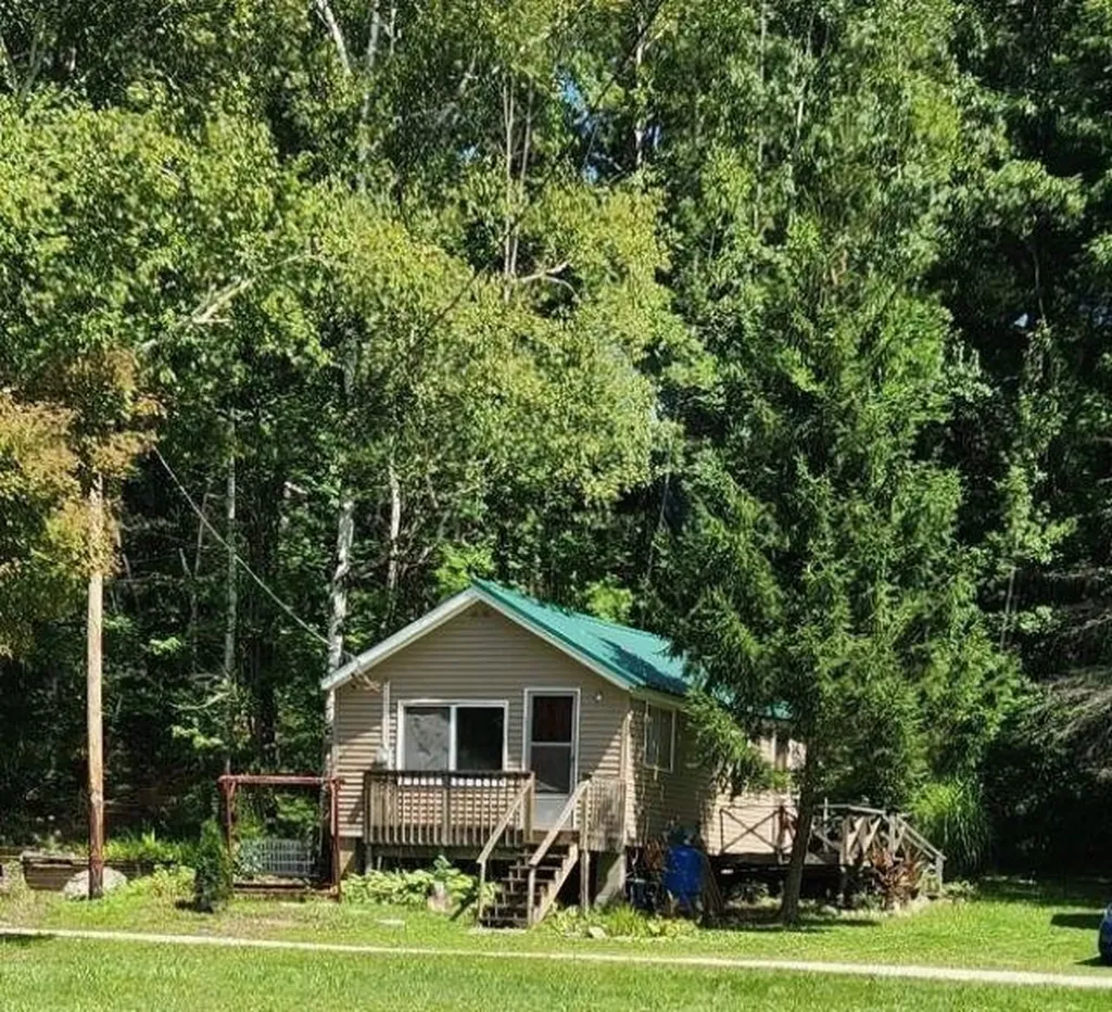 5319 S Lakeview Edwards Township MI 48661