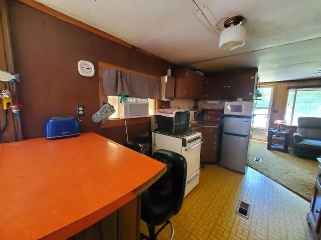 5319 S Lakeview Edwards Township MI 48661