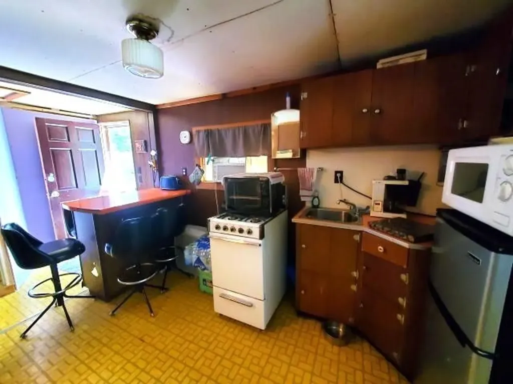 5319 S Lakeview Edwards Township MI 48661