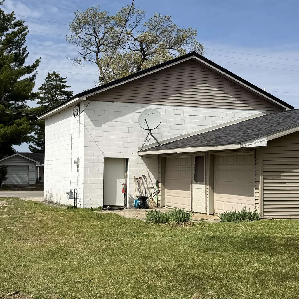 3953 Saginaw Grant Township MI 48748
