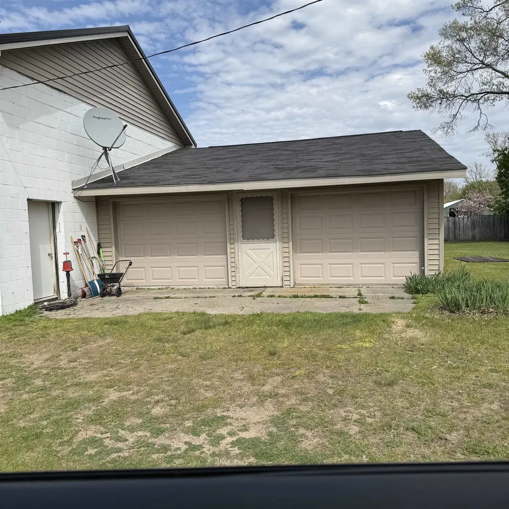 3953 Saginaw Grant Township MI 48748
