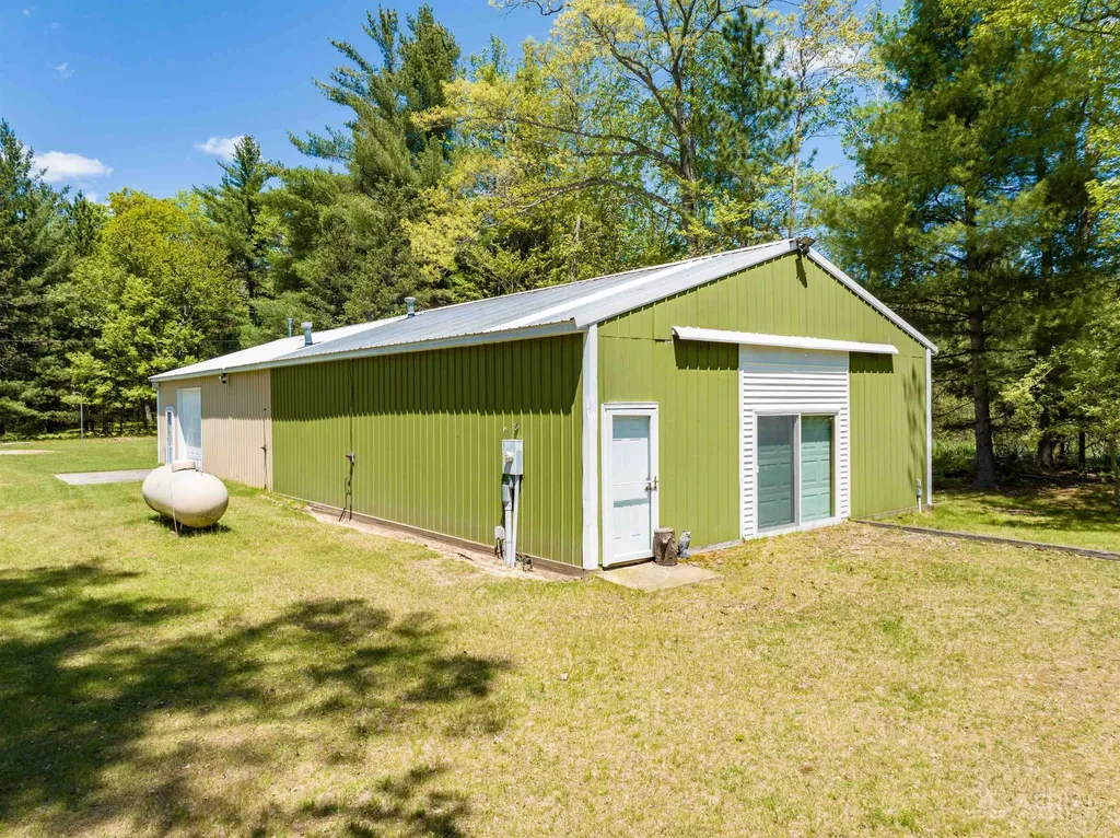 4950 Berry Road Foster Township MI 48661