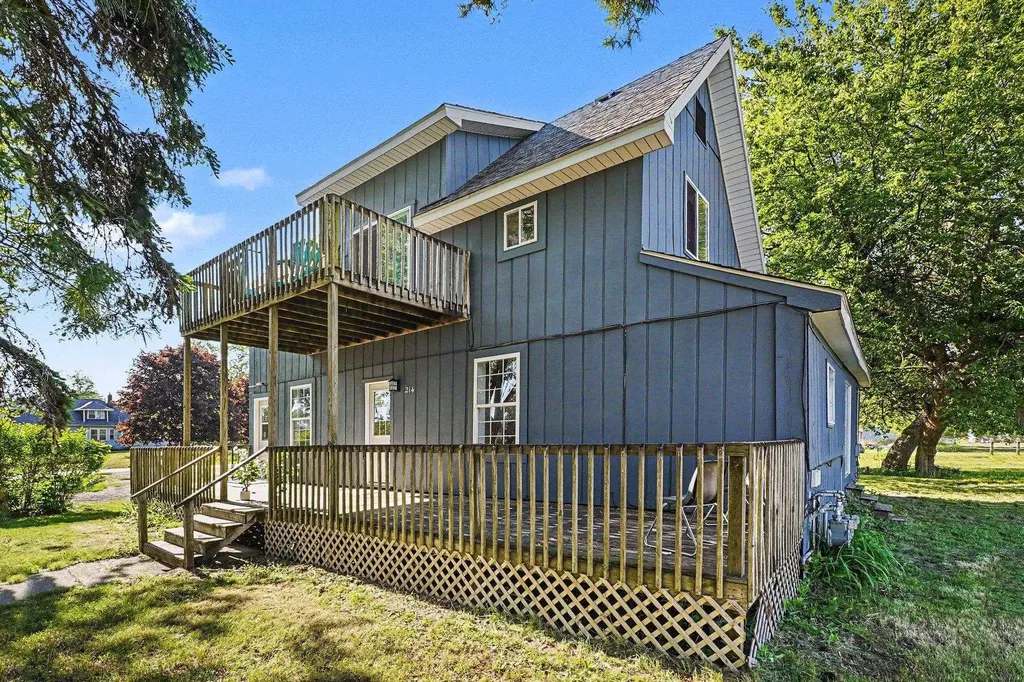 214 W 2nd Street Pinconning Township MI 48650