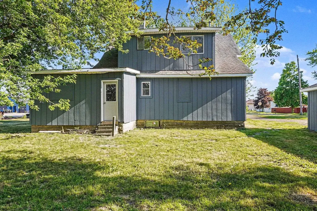 214 W 2nd Street Pinconning Township MI 48650