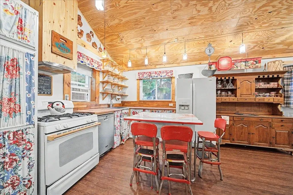 2532 E 1st Street Mills Township MI 48756
