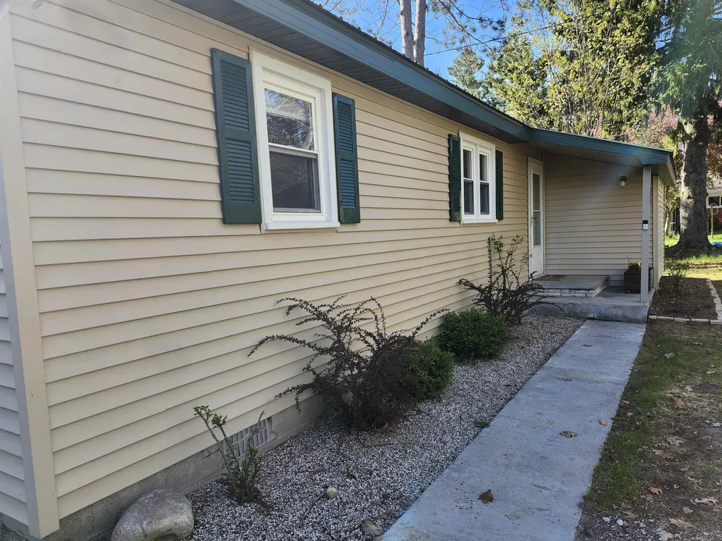 716 Beech Tawas Township MI 48763