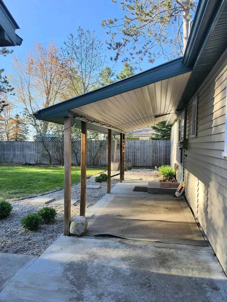 716 Beech Tawas Township MI 48763