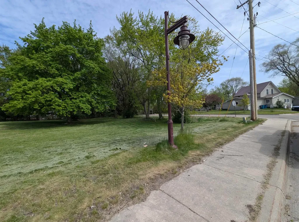 210 N Mackinaw Road Au Gres Township MI 48703