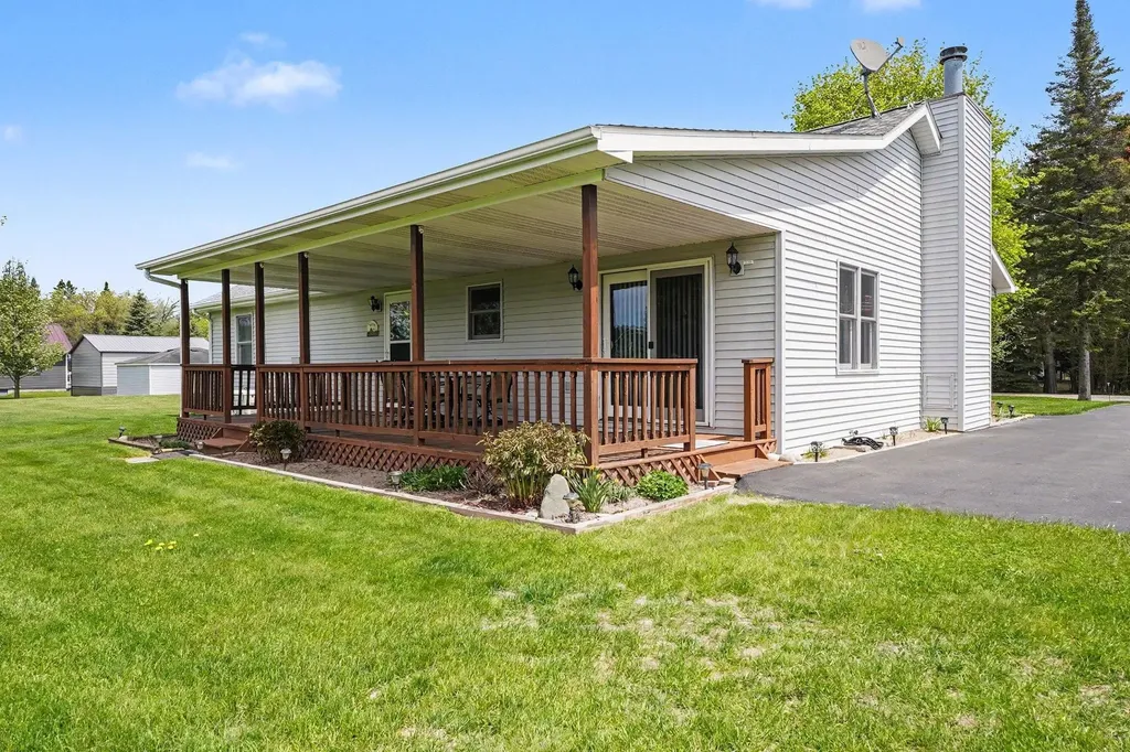 437 4th Street Cumming Township MI 48635