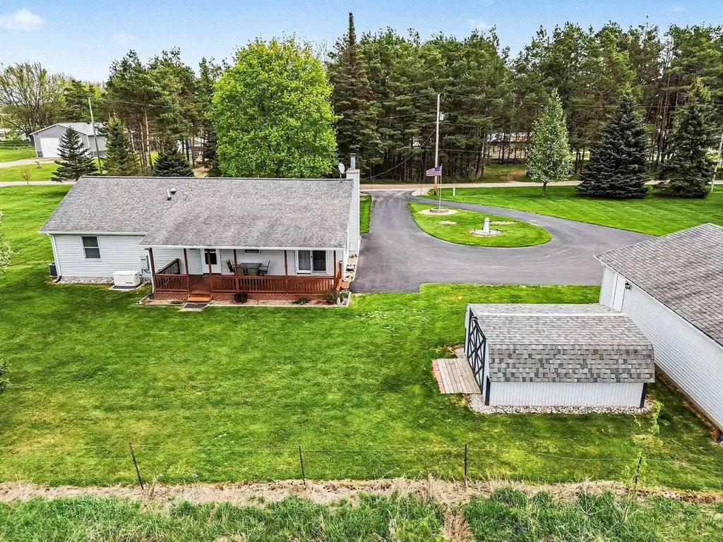 437 4th Street Cumming Township MI 48635