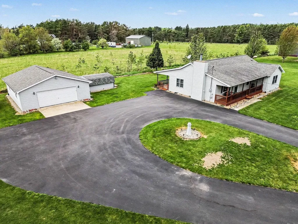 437 4th Street Cumming Township MI 48635
