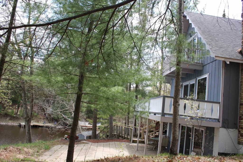 6341 Eagles Nest Moffatt Township MI 48610