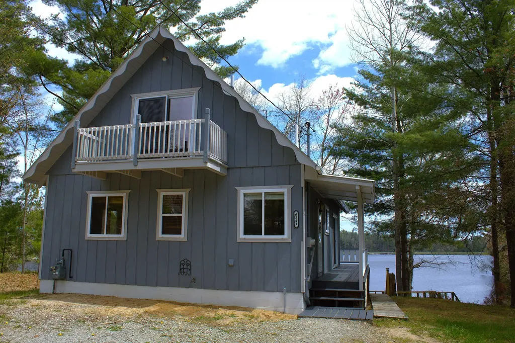 6341 Eagles Nest Moffatt Township MI 48610