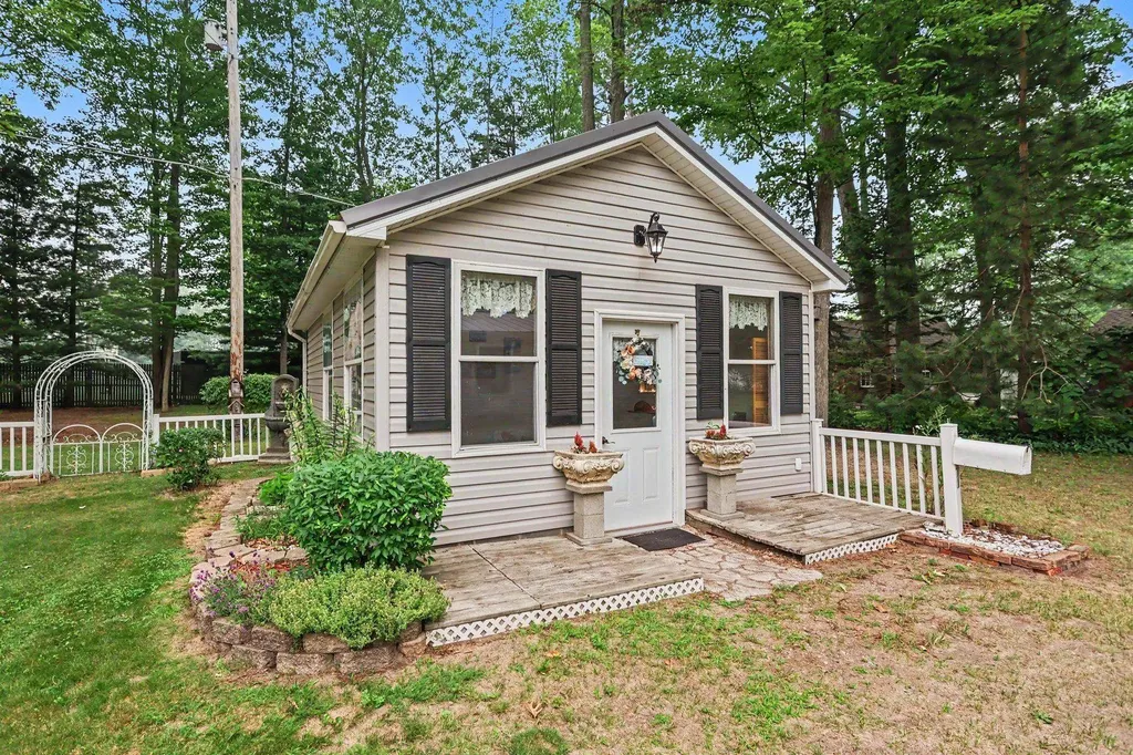 2423 West Drive Whitney Township MI 48763