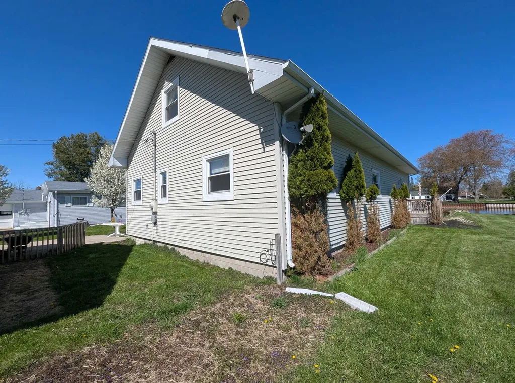 819 Augres River Drive Au Gres Township MI 48703