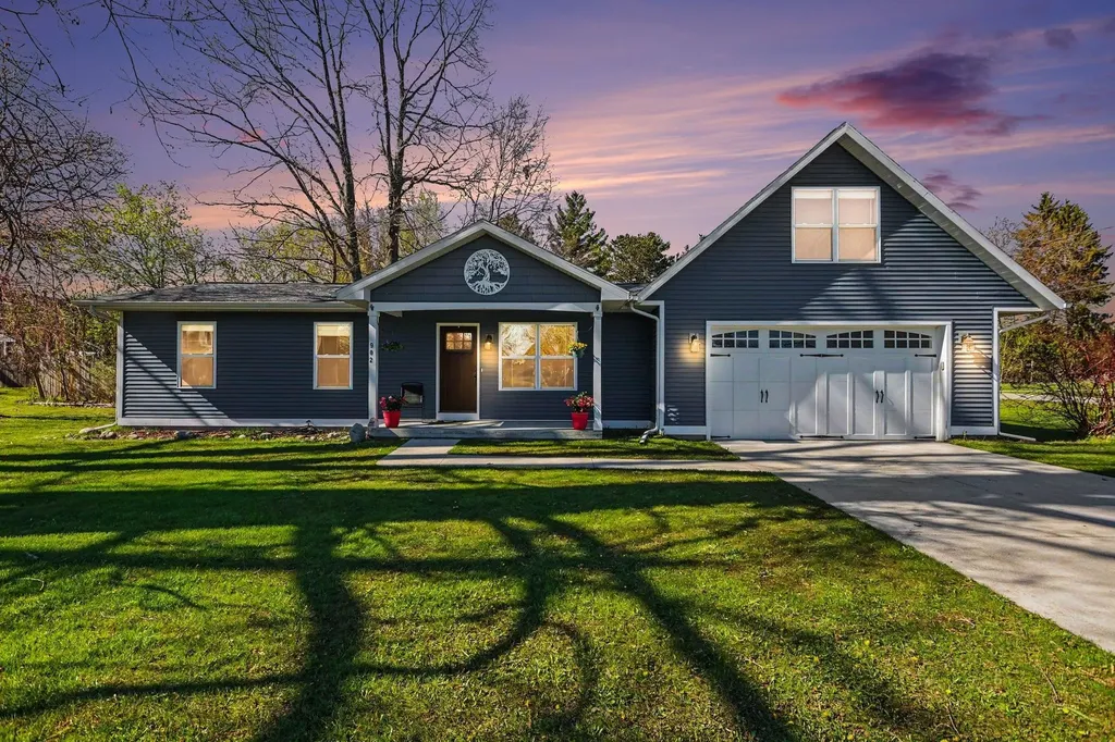 902 W 1st Street Tawas Township MI 48763