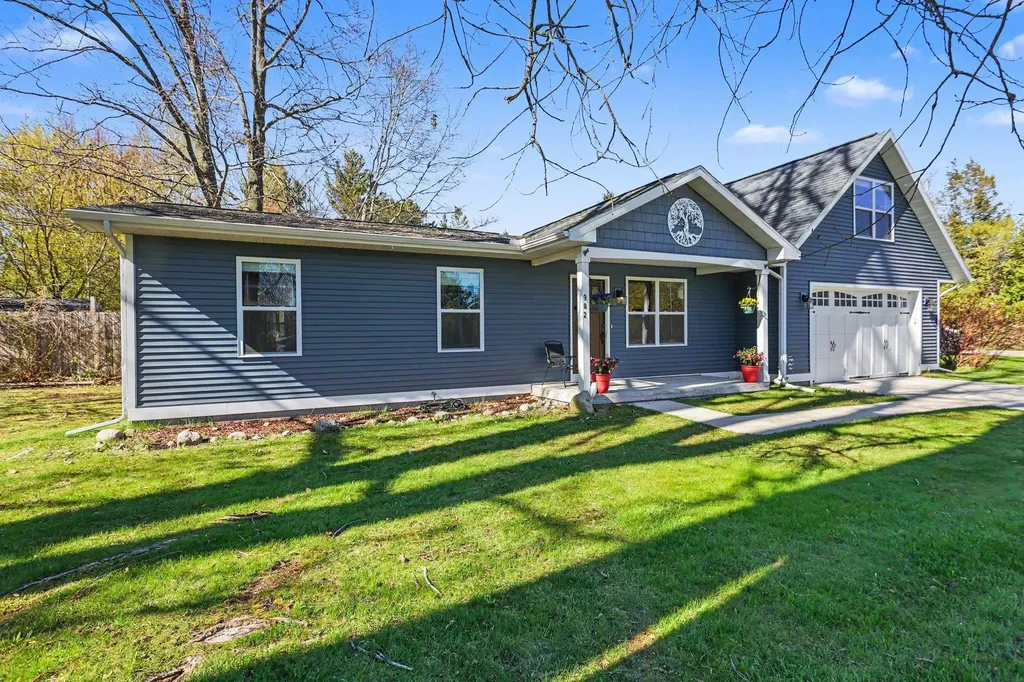 902 W 1st Street Tawas Township MI 48763
