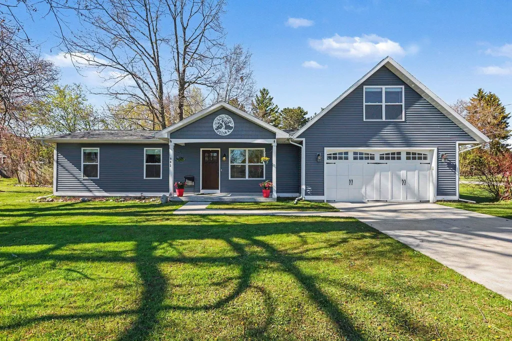 902 W 1st Street Tawas Township MI 48763
