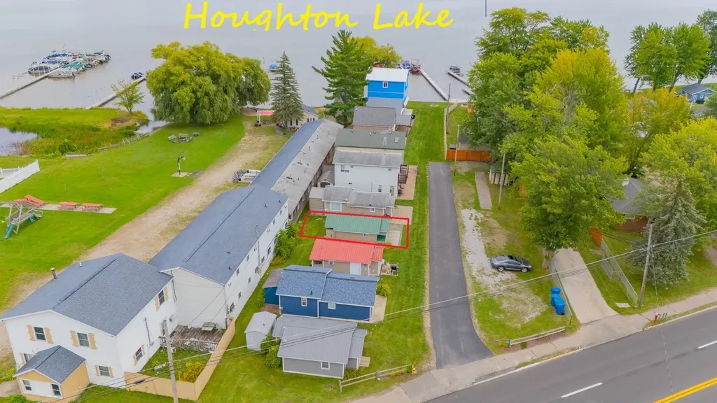 6482 W Houghton Lake Drive Roscommon Township MI 48629