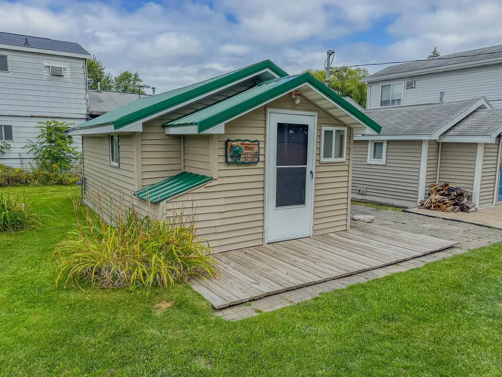 6482 W Houghton Lake Drive Roscommon Township MI 48629