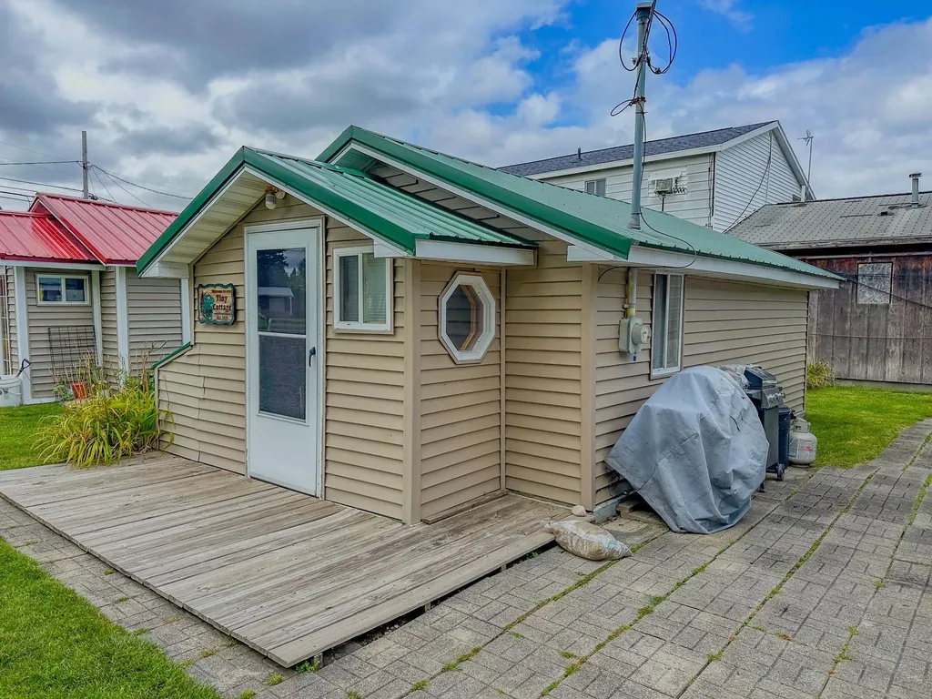 6482 W Houghton Lake Drive Roscommon Township MI 48629