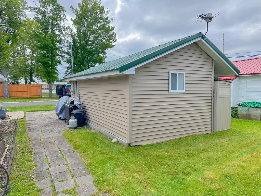 6482 W Houghton Lake Drive Roscommon Township MI 48629
